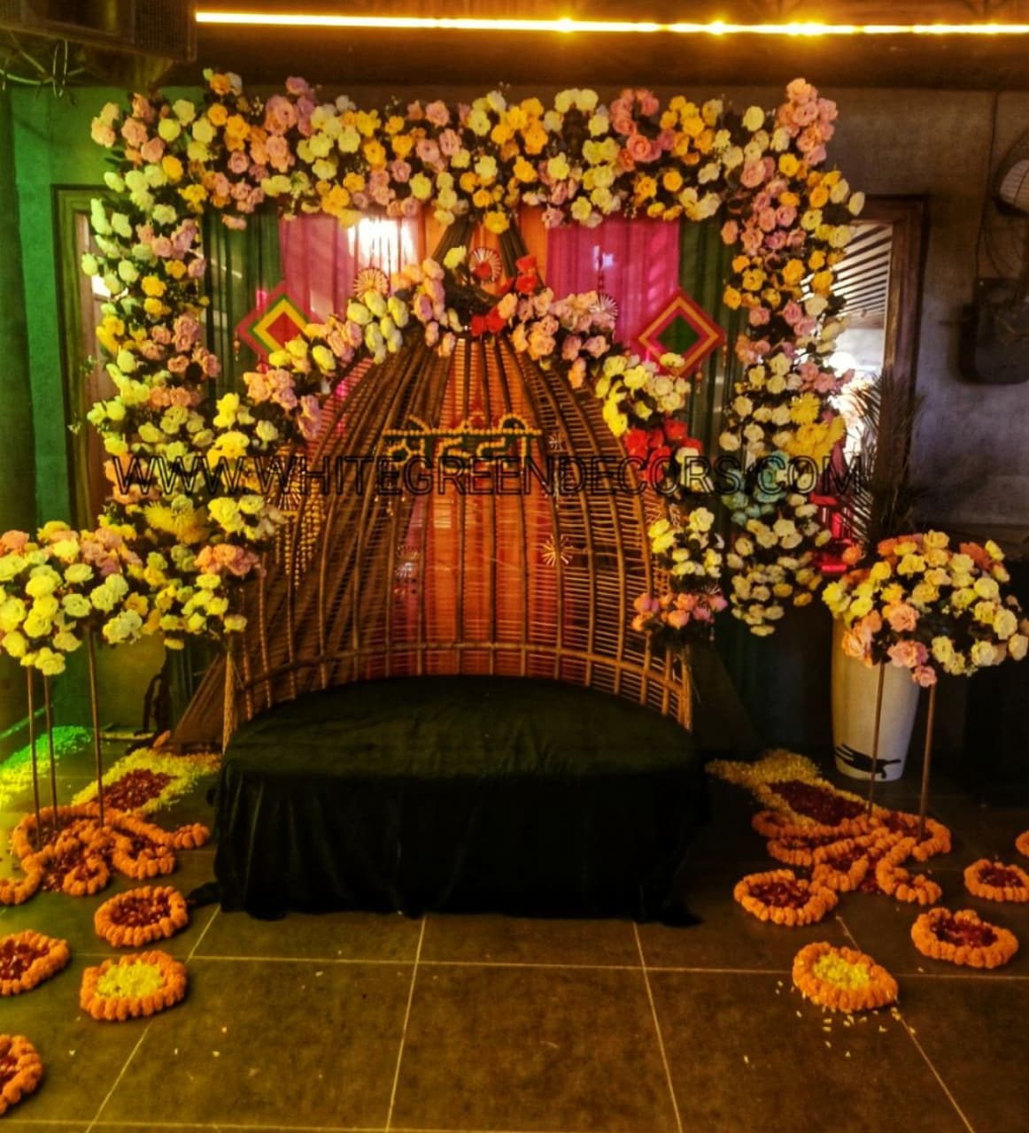 Luxury Floral Mehndi Ring Lounge Decoration Setup